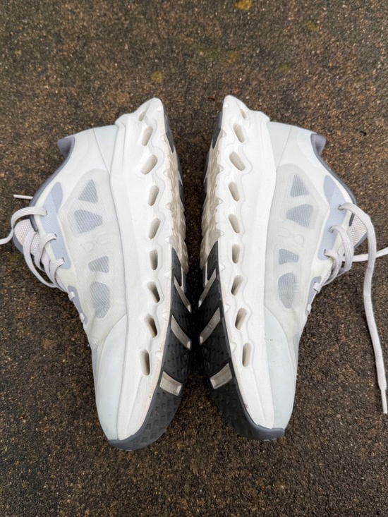 Athletic_Shoes